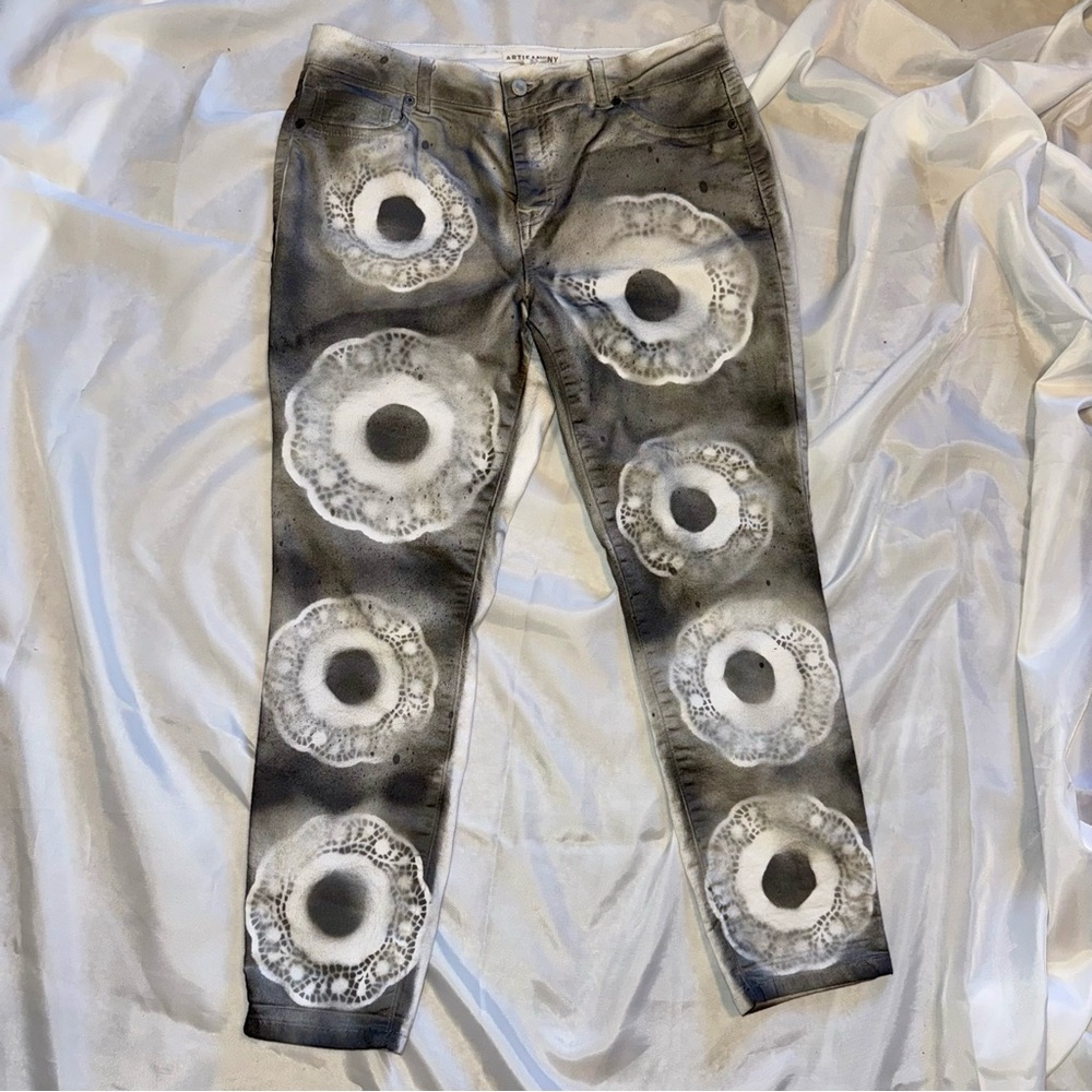 Gypsy Jeans BOHO Hippie Chic Unique White Black Flower Print Women’s Size‎ 14